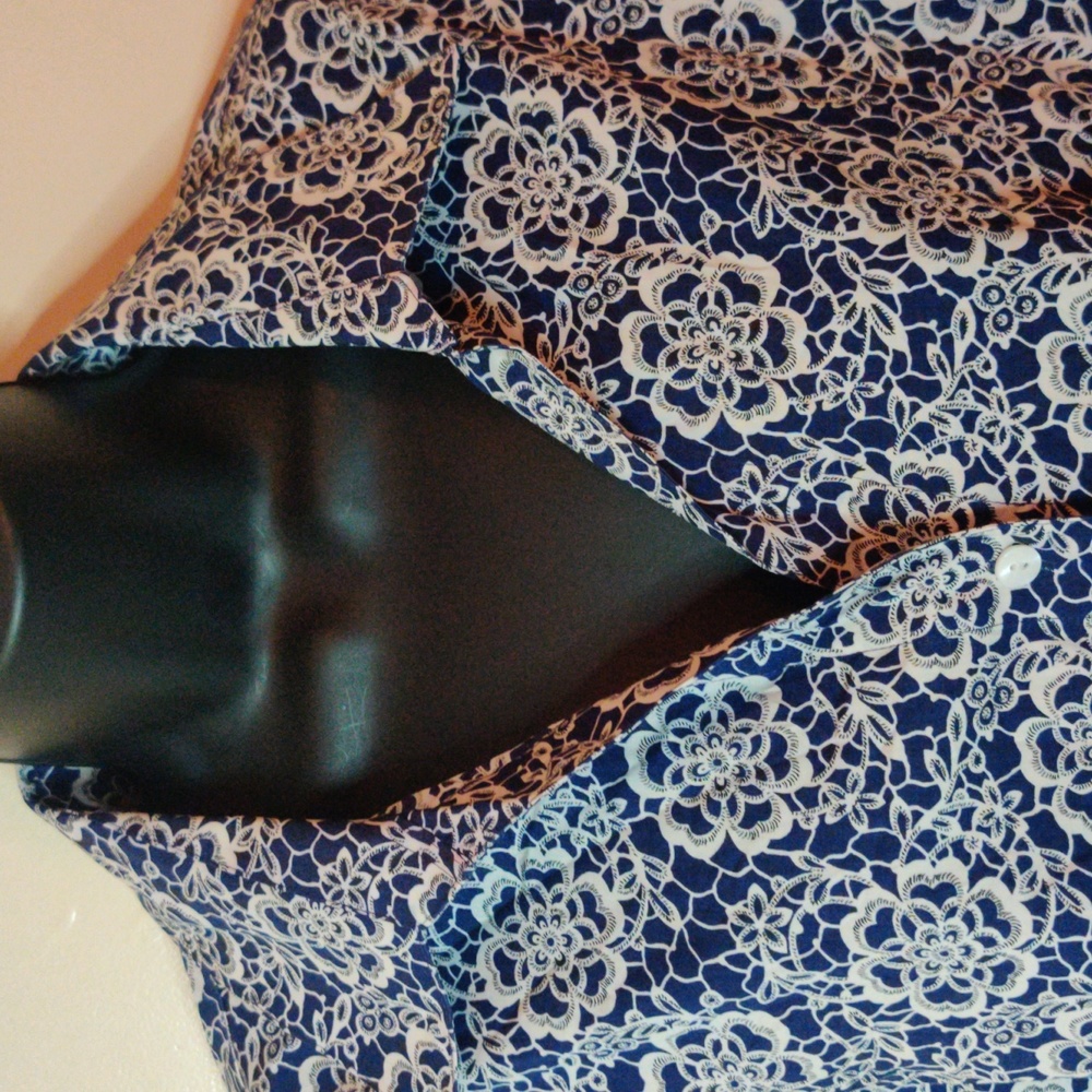 Foxcroft Navy Blue White Floral Cotton 3/4 Sleeves Non Iron Size 14 - Picture 2 of 4